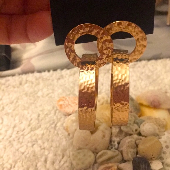 FREE PEOPLE GOLD HOOP EARRINGS - Picture 5 of 5